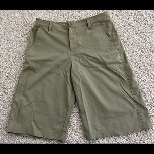 Boys Under Armour Golf Shorts - Size YL. Khaki color. Great condition.
